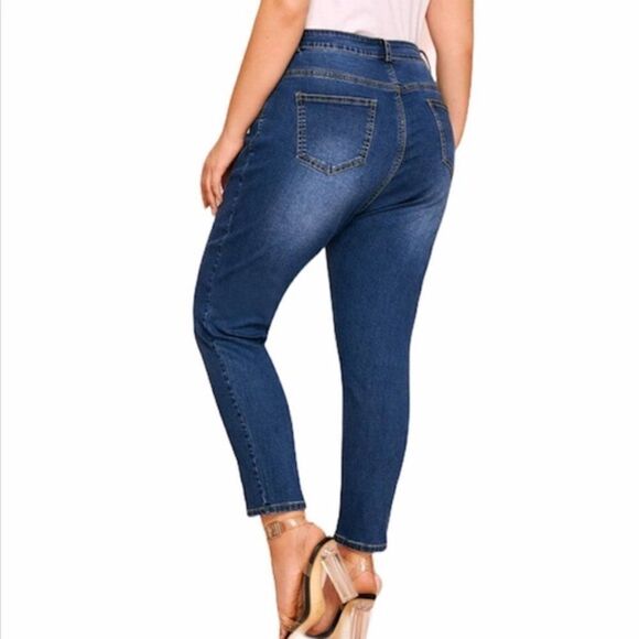 Host pick 1X, 2X skinny crop blue jeans - Picture 3 of 6